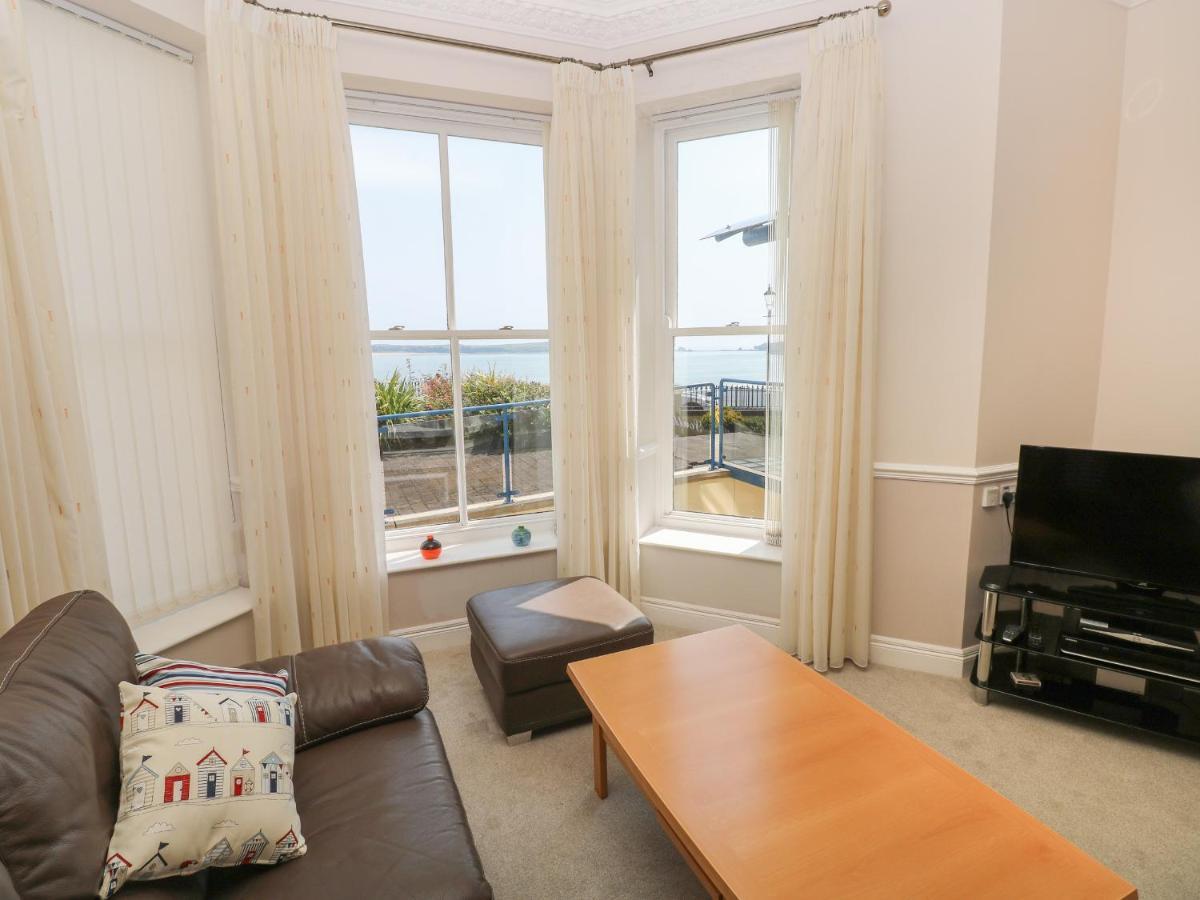 6 South Beach Court Тенби Екстериор снимка