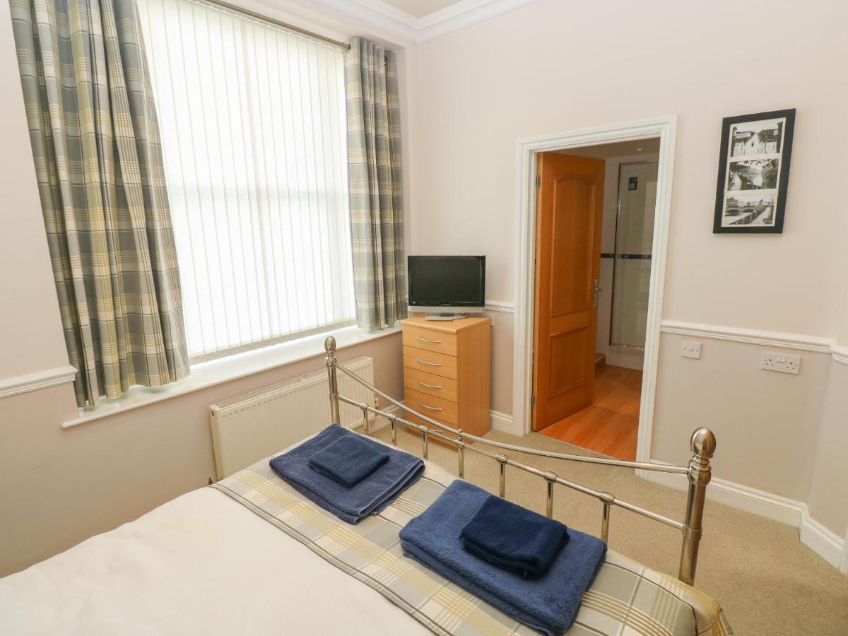 6 South Beach Court Тенби Екстериор снимка